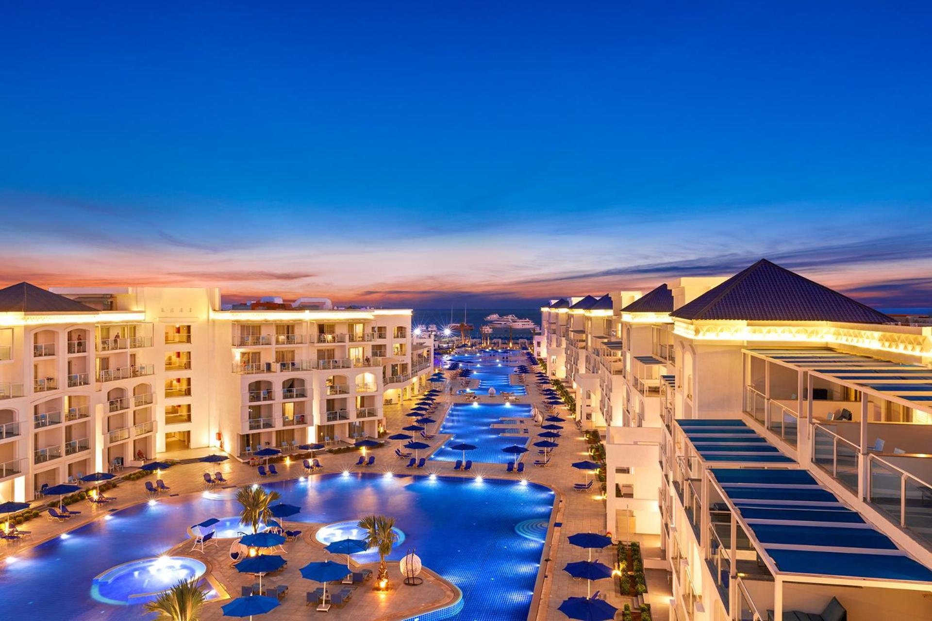 Pickalbatros Blu Spa Resort - Adults Friendly 16 Years Plus- Ultra All-Inclusive Hurghada Exterior photo The resort at night